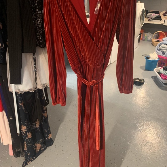 Red velvet jumpsuit - Picture 3 of 4